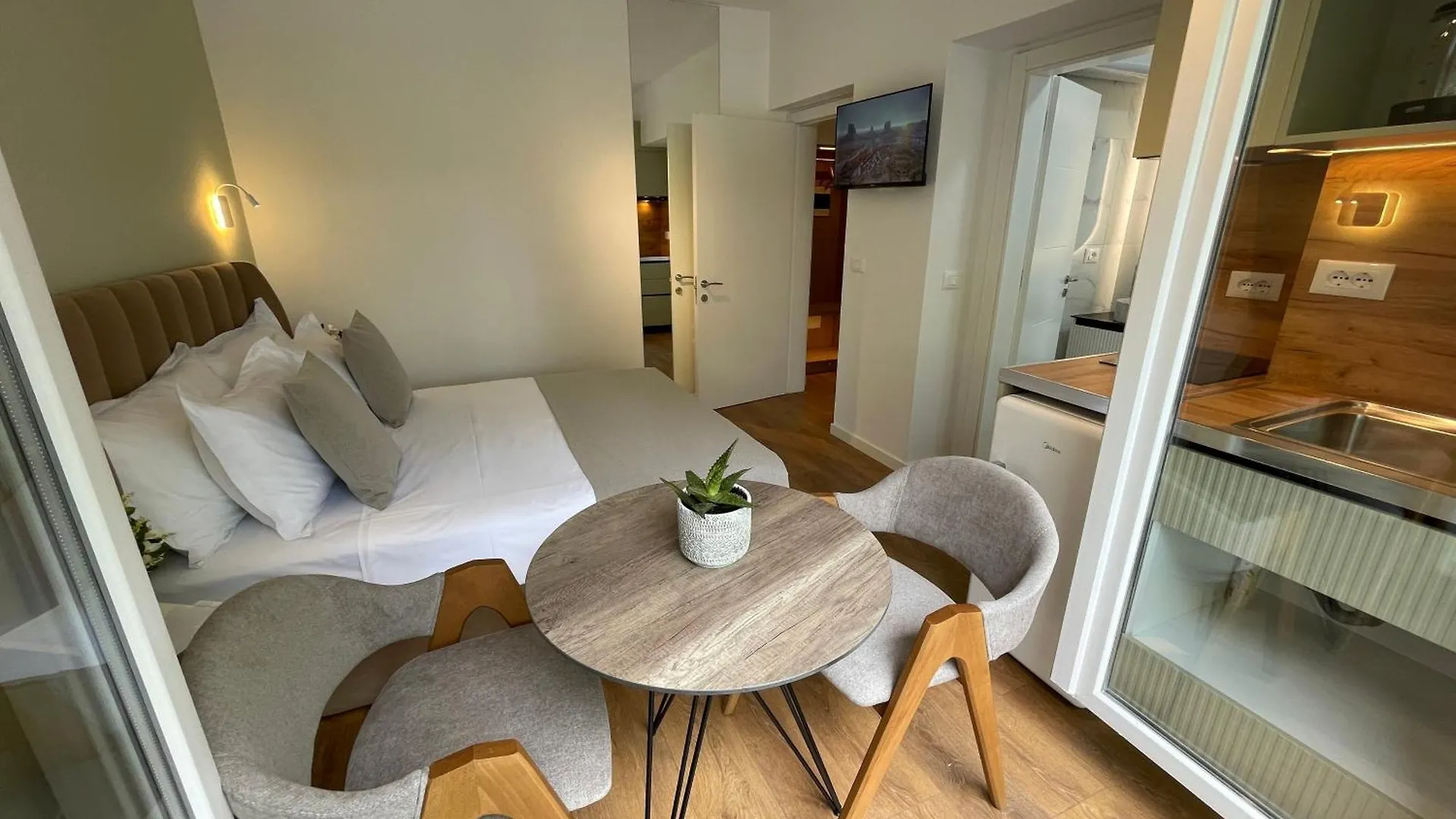 Nea Terrace Apartments Tirana 0*,  Albania